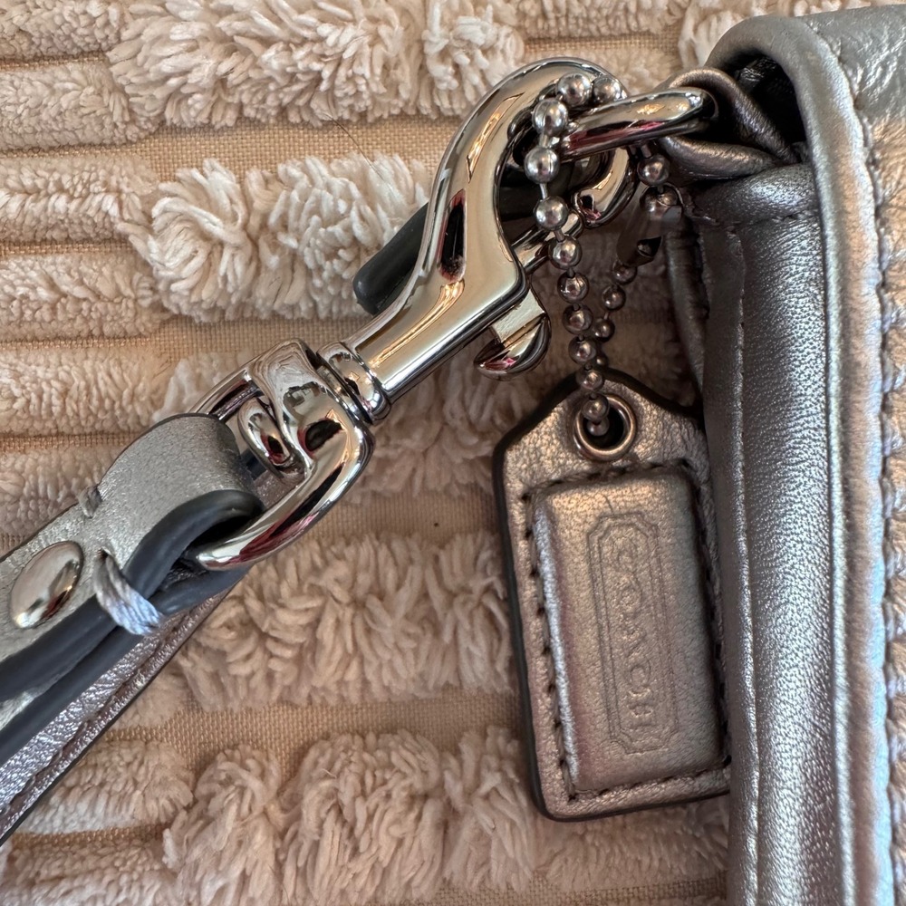 Vtg Coach Ashley Silver Metallic Leather Large Wristlet Clutch Purse Wallet Y2K - Picture 3 of 9